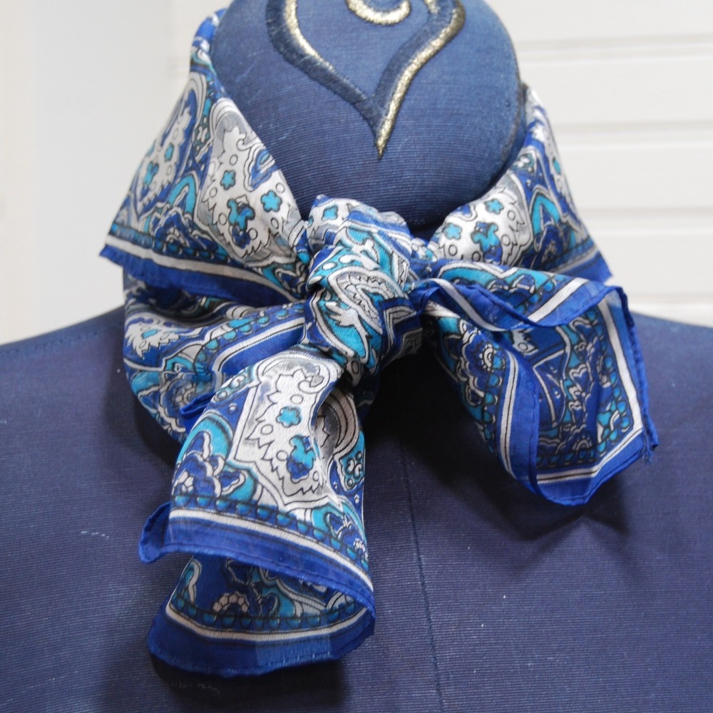 Vintage paisley print scarf Blue tones 70s geometric 21x21 inch Retro UNISEX